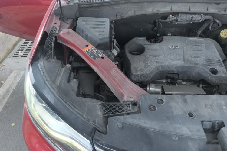 Used Roewe RX5 2018 20T Two-Wheel Drive Manual Flagship Edition Engine Bay Right