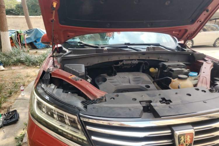 Used Roewe RX5 2018 20T Two-Wheel Drive Automatic Flagship Edition Engine Bay Right