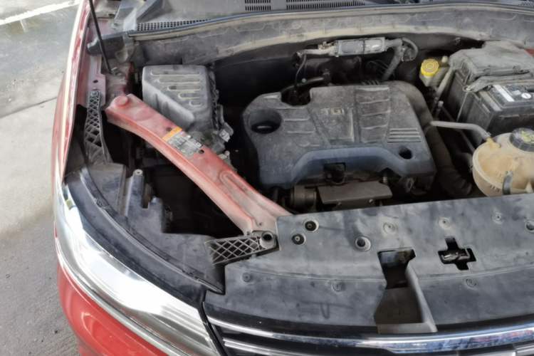 Used Roewe RX5 2018 20T Two-Wheel Drive Automatic Internet Smart Edition Engine Bay Right