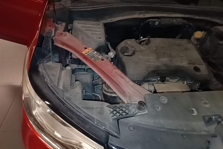 Used Roewe RX5 2018 20T Two-Wheel Drive Automatic Flagship Edition Engine Bay Right