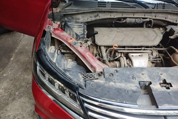Used Roewe RX5 2018 30T Two-Wheel Drive Automatic Internet Platinum Edition Engine Bay Right