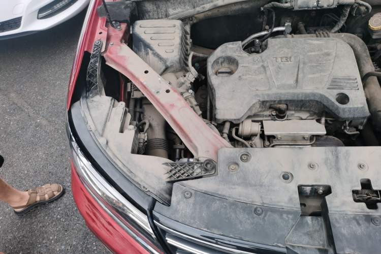 Used Roewe RX5 2018 20T Two-Wheel Drive Manual Internet Smart Edition Engine Bay Right