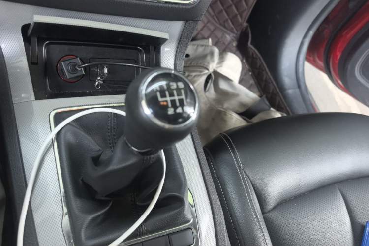 Used Roewe RX5 2018 20T Two-Wheel Drive Manual Flagship Edition Gear Lever