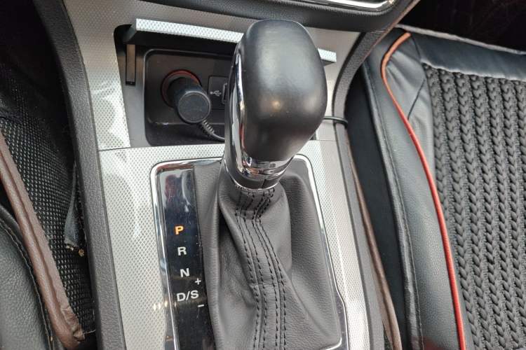 Used Roewe RX5 2018 20T Two-Wheel Drive Automatic Internet Smart Edition Gear Lever
