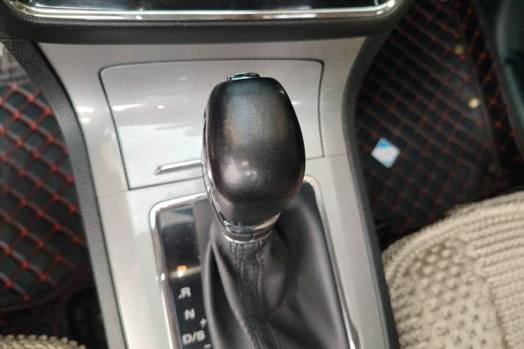 Used Roewe RX5 2018 20T Two-Wheel Drive Automatic Flagship Edition Gear Lever