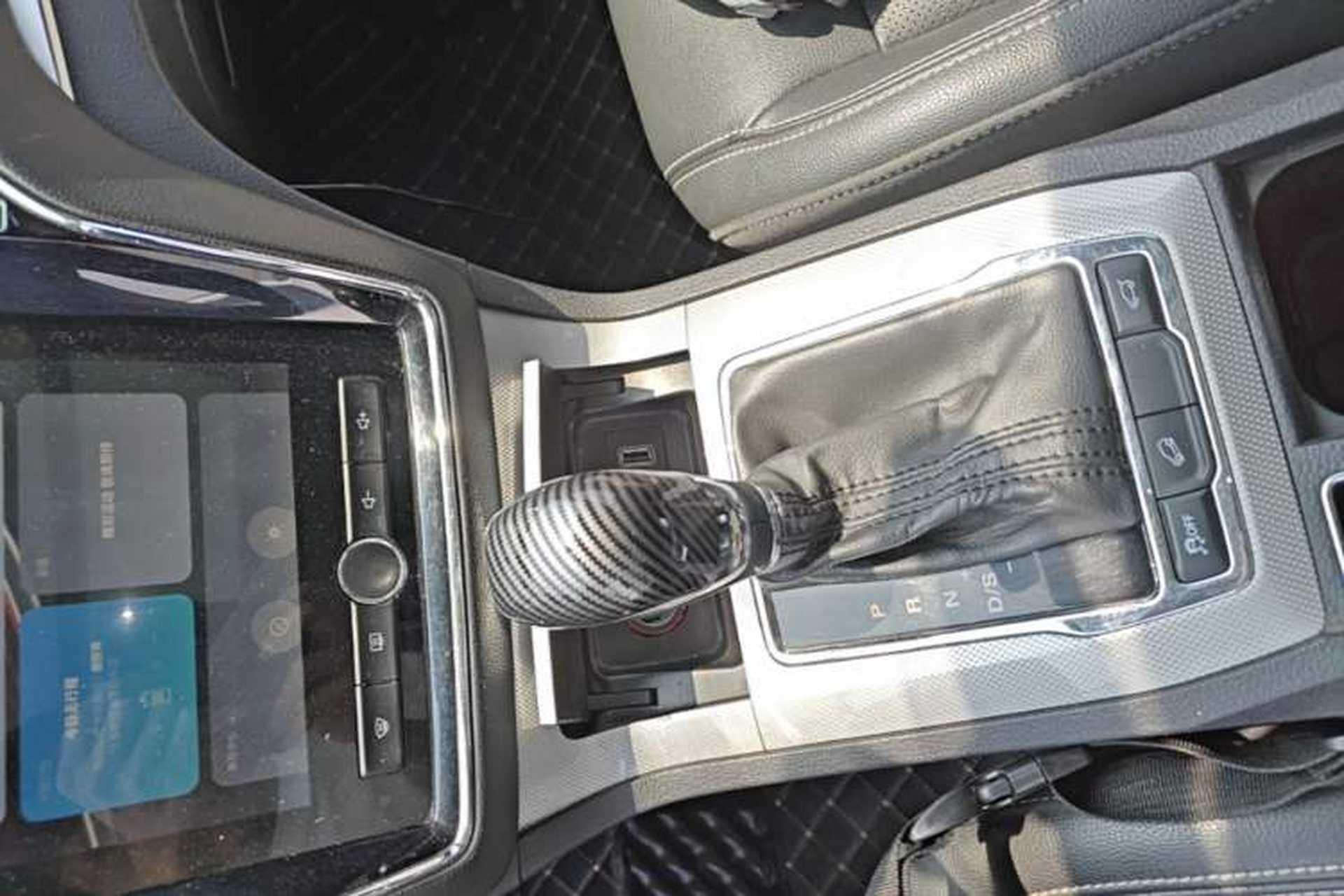 Used Roewe RX5 2018 20T Two-Wheel Drive Automatic Internet Smart Edition Gear Lever