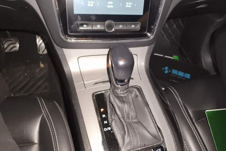 Used Roewe RX5 2018 20T Two-Wheel Drive Automatic Internet Smart Luxury Edition Gear Lever