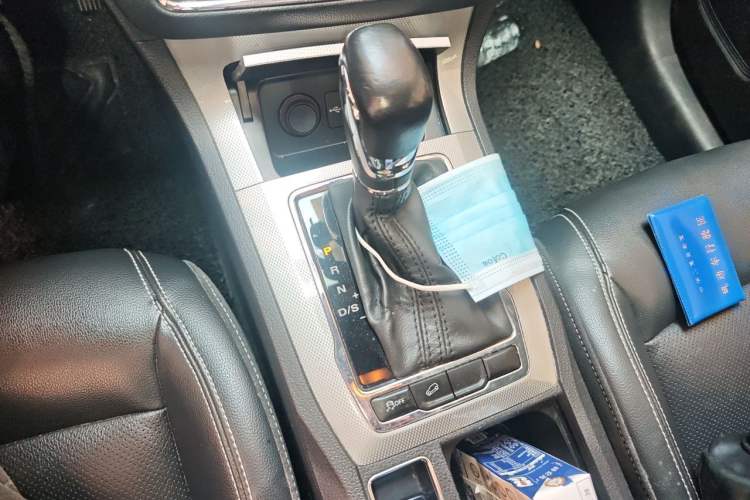 Used Roewe RX5 2018 20T Two-Wheel Drive Automatic Internet Smart Edition Gear Lever