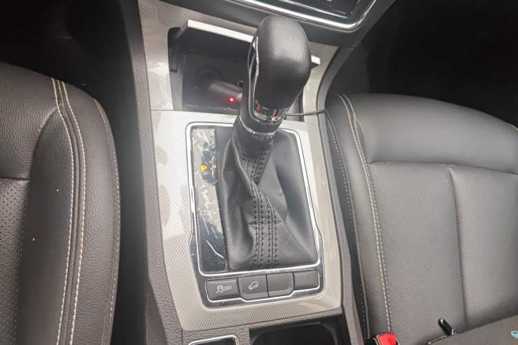 Used Roewe RX5 2018 20T Two-Wheel Drive Automatic Flagship Edition Gear Lever