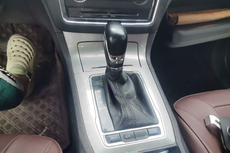 Used Roewe RX5 2018 20T Two-Wheel Drive Automatic Flagship Edition Gear Lever