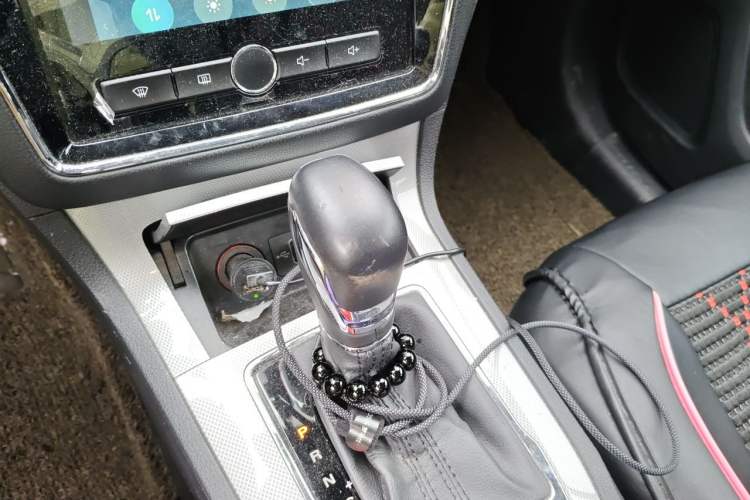 Used Roewe RX5 2018 20T Two-Wheel Drive Automatic Internet Smart Luxury Edition Gear Lever