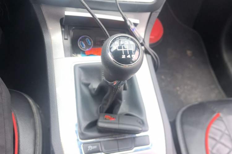 Used Roewe RX5 2018 20T Two-Wheel Drive Manual Internet Smart Edition Gear Lever