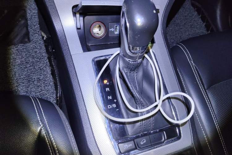 Used Roewe RX5 2018 20T Two-Wheel Drive Automatic Internet Smart Edition Gear Lever