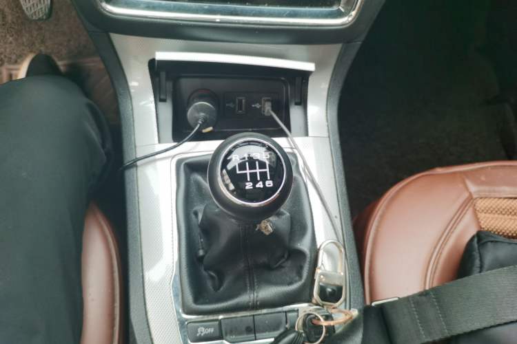 Used Roewe RX5 2018 20T Two-Wheel Drive Manual Internet Smart Edition Gear Lever