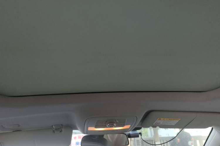 Used Roewe RX5 2018 20T Two-Wheel Drive Manual Flagship Edition Headliner