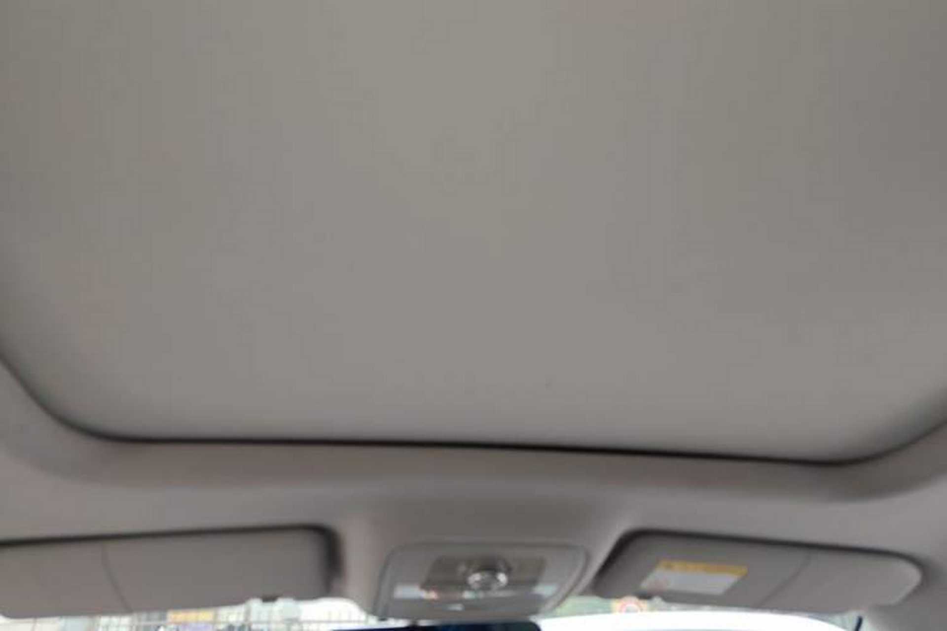 Used Roewe RX5 2018 20T Two-Wheel Drive Automatic Internet Smart Edition Headliner