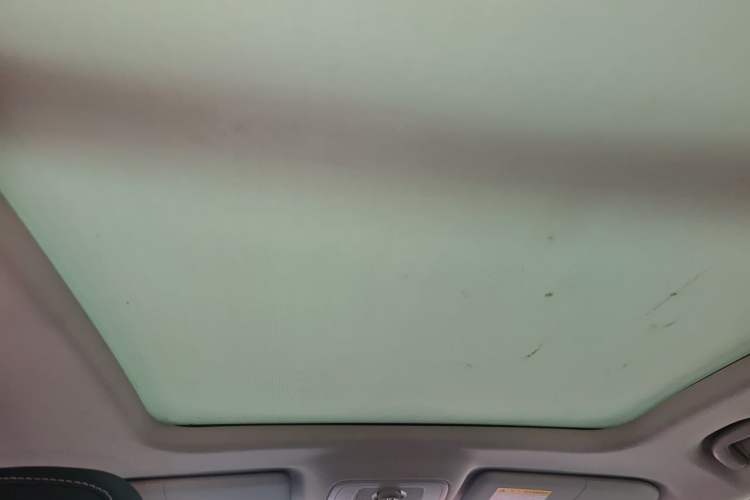 Used Roewe RX5 2018 20T Two-Wheel Drive Automatic Internet Smart Edition Headliner
