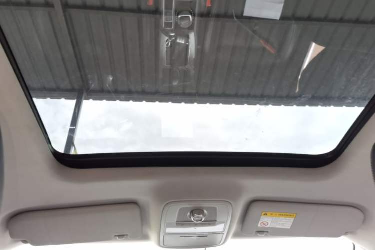 Used Roewe RX5 2018 20T Two-Wheel Drive Automatic Internet Smart Edition Headliner
