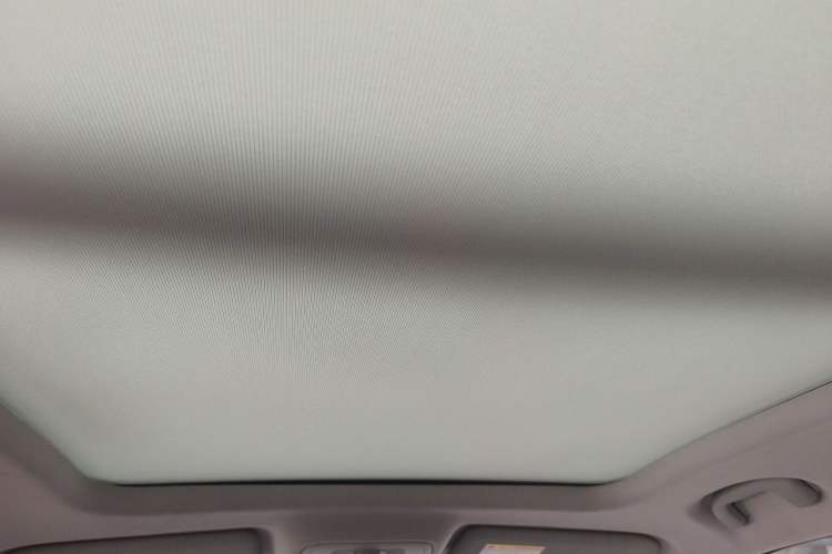 Used Roewe RX5 2018 20T Two-Wheel Drive Automatic Internet Smart Edition Headliner