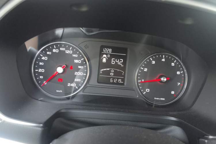 Used Roewe RX5 2018 20T Two-Wheel Drive Manual Flagship Edition Instrument Cluster