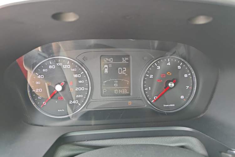 Used Roewe RX5 2018 20T Two-Wheel Drive Automatic Internet Smart Edition Instrument Cluster
