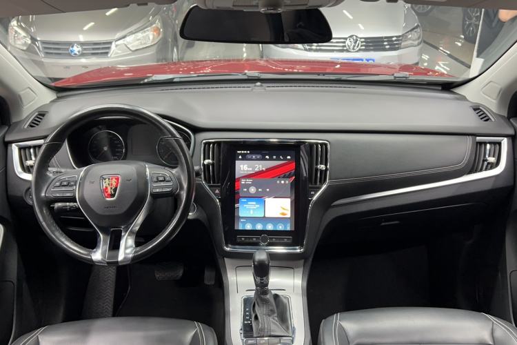 Used Roewe RX5 2018 20T Two-Wheel Drive Automatic Internet Smart Edition Interior 4