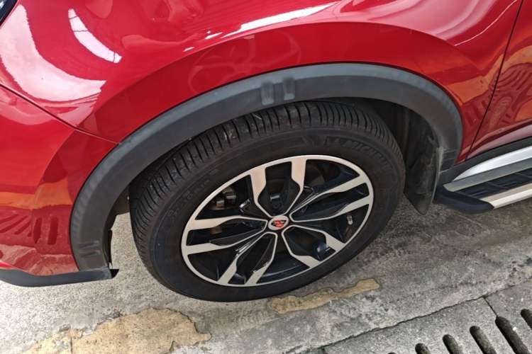 Used Roewe RX5 2018 20T Two-Wheel Drive Manual Internet Smart Edition Left Front Wheel Hub