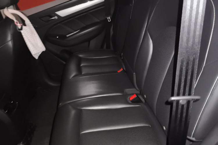 Used Roewe RX5 2018 20T Two-Wheel Drive Automatic Internet Smart Luxury Edition Left Rear Seat