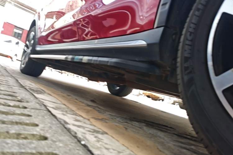 Used Roewe RX5 2018 20T Two-Wheel Drive Manual Internet Smart Edition Left Side Sill