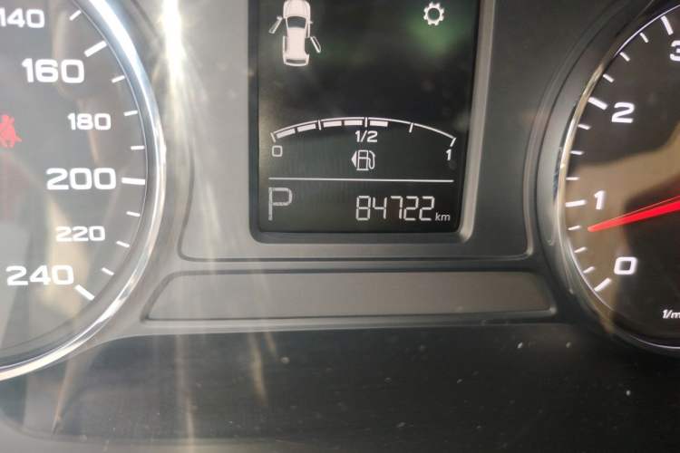Used Roewe RX5 2018 20T Two-Wheel Drive Automatic Flagship Edition Odometer Close Up