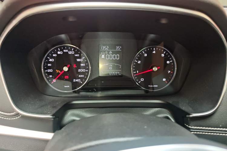Used Roewe RX5 2018 20T Two-Wheel Drive Automatic Internet Smart Edition Odometer Close Up