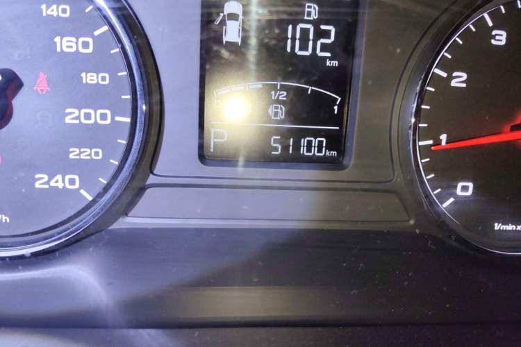 Used Roewe RX5 2018 20T Two-Wheel Drive Automatic Internet Smart Edition Odometer Close Up