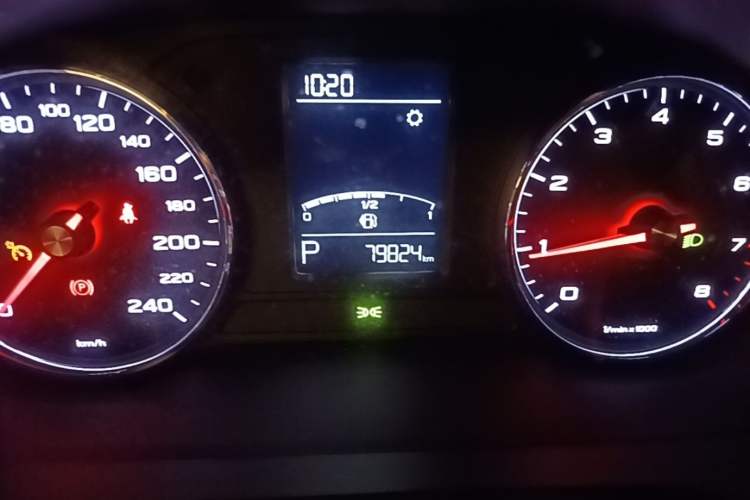 Used Roewe RX5 2018 20T Two-Wheel Drive Automatic Flagship Edition Odometer Close Up