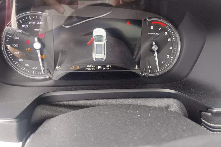 Used Roewe RX5 2018 20T Two-Wheel Drive Automatic Internet Smart Luxury Edition Odometer Close Up