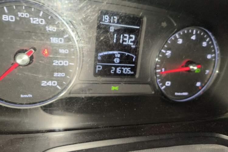 Used Roewe RX5 2018 20T Two-Wheel Drive Automatic Flagship Edition Odometer Close Up