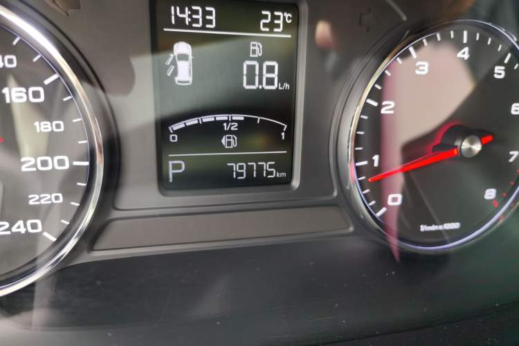 Used Roewe RX5 2018 20T Two-Wheel Drive Automatic Internet Smart Edition Odometer Close Up