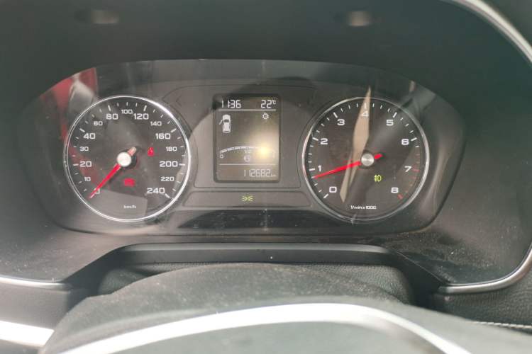 Used Roewe RX5 2018 20T Two-Wheel Drive Manual Internet Smart Edition Odometer Close Up