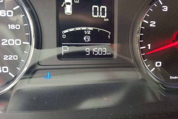 Used Roewe RX5 2018 20T Two-Wheel Drive Automatic Internet Smart Edition Odometer Close Up