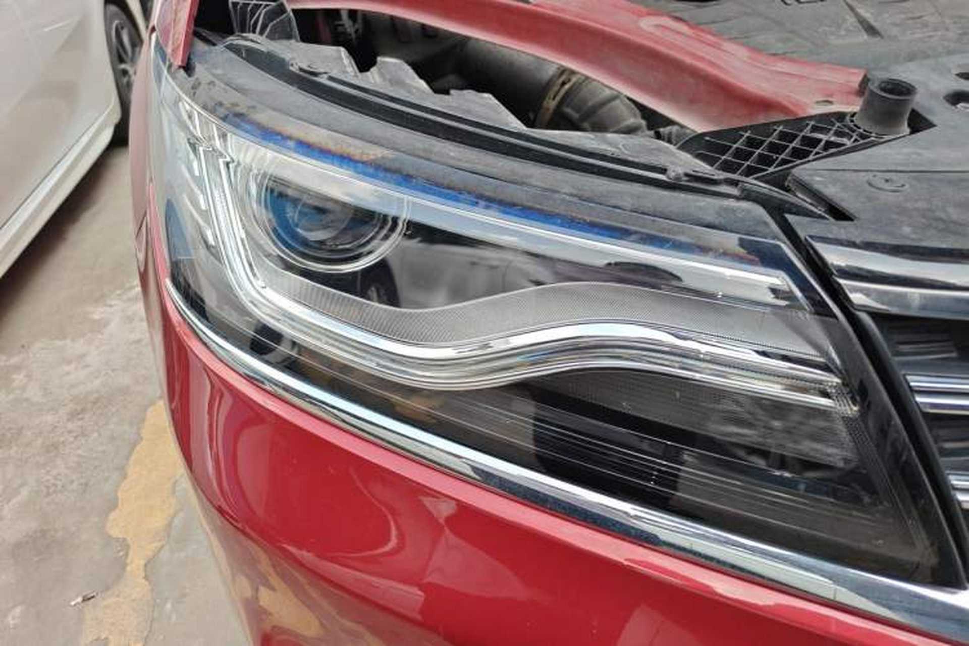 Used Roewe RX5 2018 20T Two-Wheel Drive Automatic Internet Smart Edition Right Front Headlight