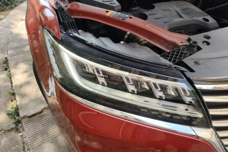 Used Roewe RX5 2018 20T Two-Wheel Drive Automatic Flagship Edition Right Front Headlight