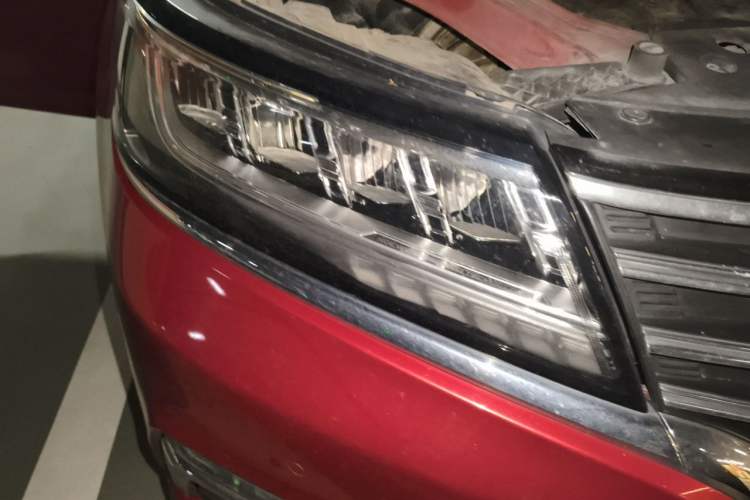 Used Roewe RX5 2018 20T Two-Wheel Drive Automatic Internet Smart Luxury Edition Right Front Headlight