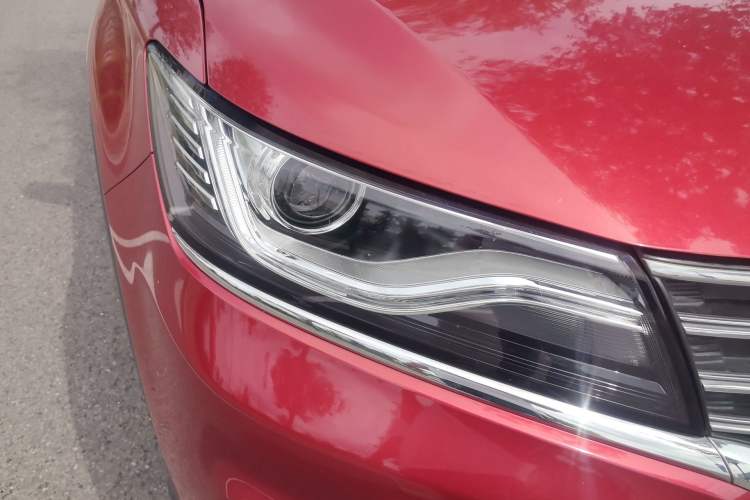 Used Roewe RX5 2018 20T Two-Wheel Drive Automatic Flagship Edition Right Front Headlight