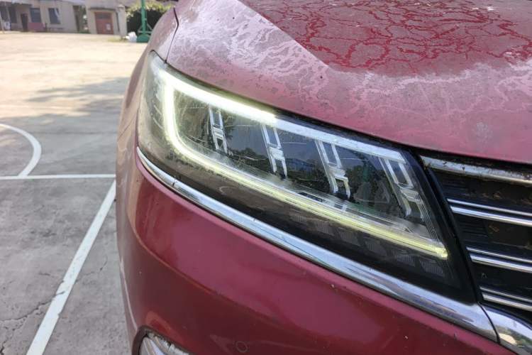 Used Roewe RX5 2018 20T Two-Wheel Drive Automatic Internet Smart Luxury Edition Right Front Headlight
