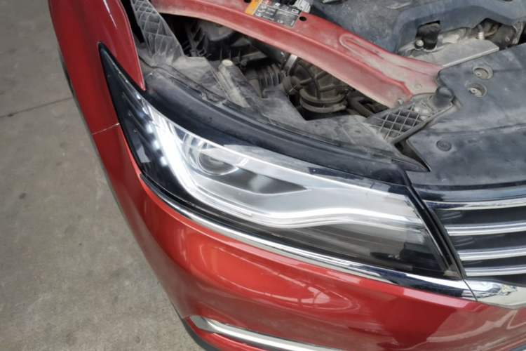 Used Roewe RX5 2018 20T Two-Wheel Drive Automatic Internet Smart Edition Right Front Headlight