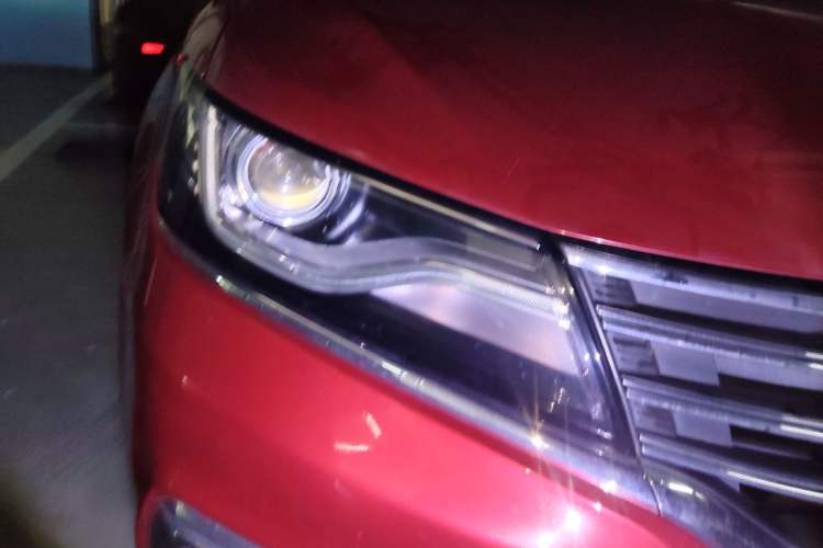 Used Roewe RX5 2018 20T Two-Wheel Drive Automatic Internet Smart Edition Right Front Headlight