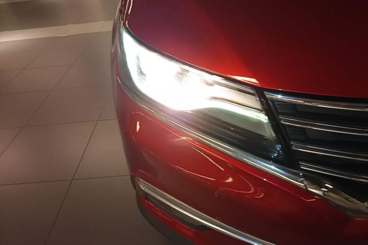 Used Roewe RX5 2018 20T Two-Wheel Drive Automatic Flagship Edition Right Front Headlight