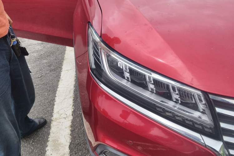 Used Roewe RX5 2018 30T Two-Wheel Drive Automatic Internet Platinum Edition Right Front Headlight
