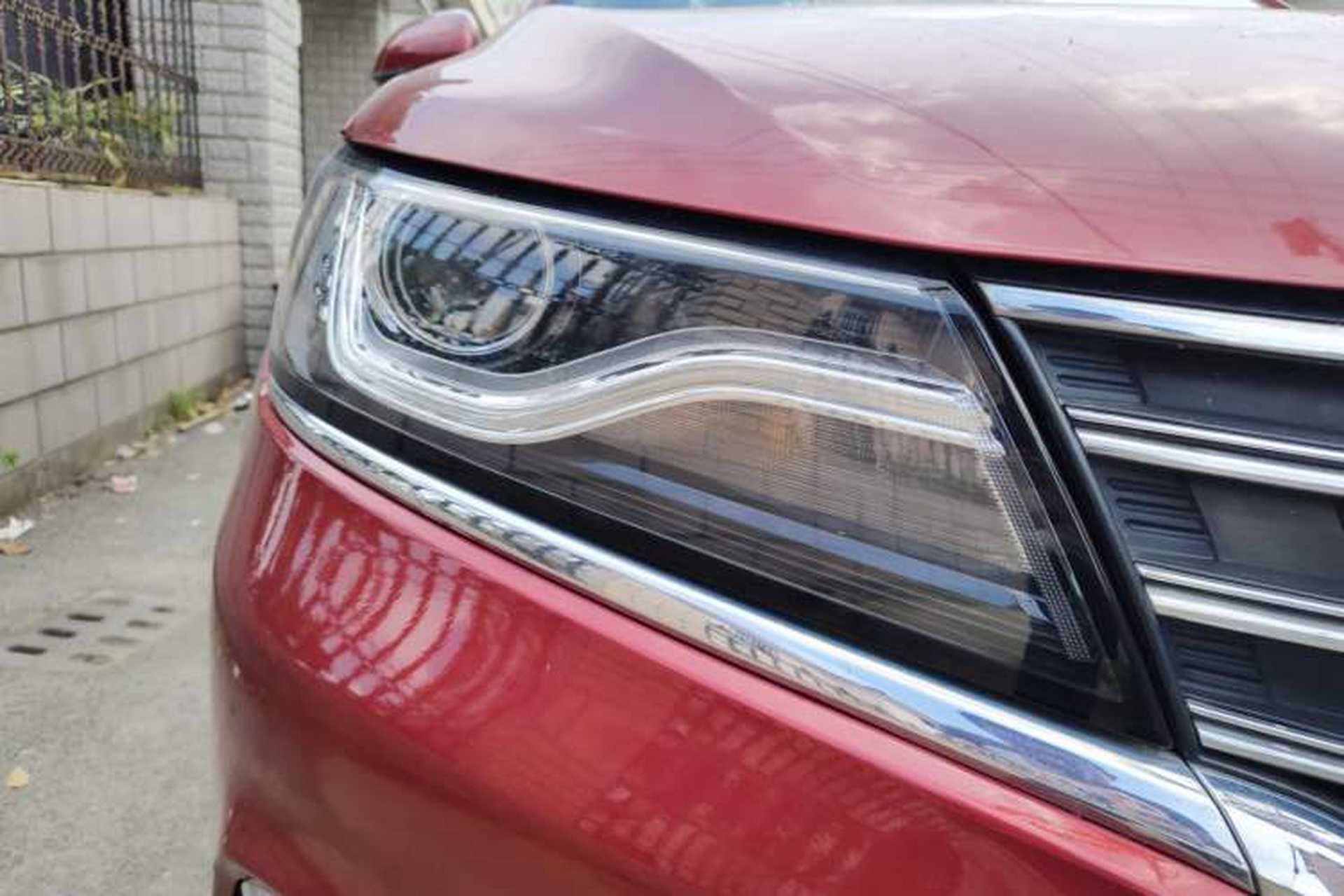 Used Roewe RX5 2018 20T Two-Wheel Drive Automatic Flagship Edition Right Front Headlight