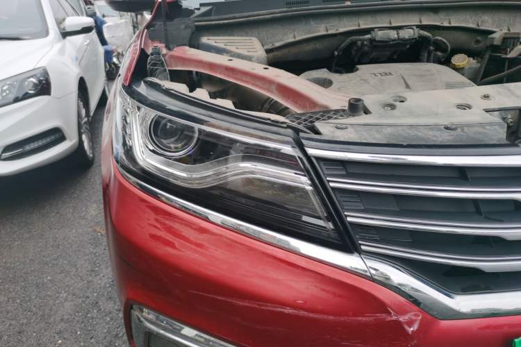 Used Roewe RX5 2018 20T Two-Wheel Drive Manual Internet Smart Edition Right Front Headlight