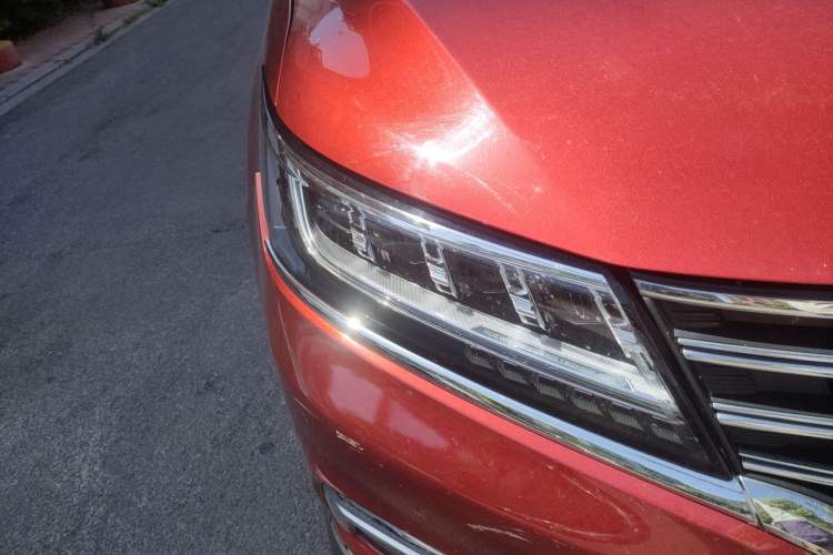 Used Roewe RX5 2018 20T Two-Wheel Drive Manual Internet Smart Edition Right Front Headlight